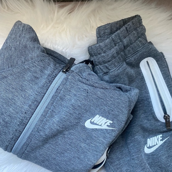 Nike track suit - Picture 2 of 3